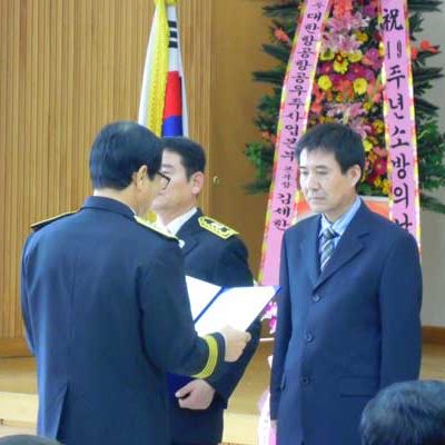 제49주년-소방의날-행정안전부장관상-표창-이철수과장(2011.11.09)-1