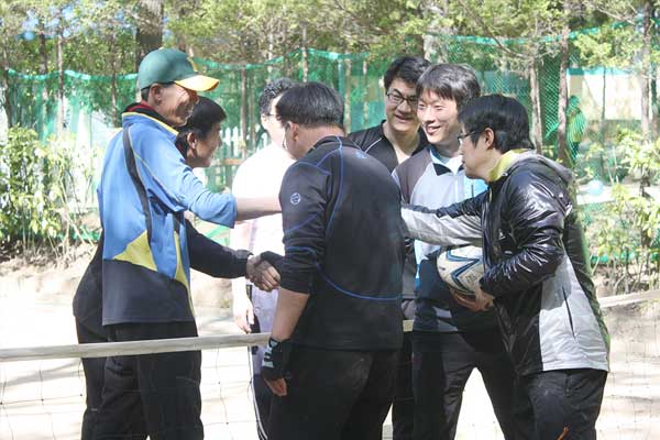 창립39주년-등산대회-후-족구시합