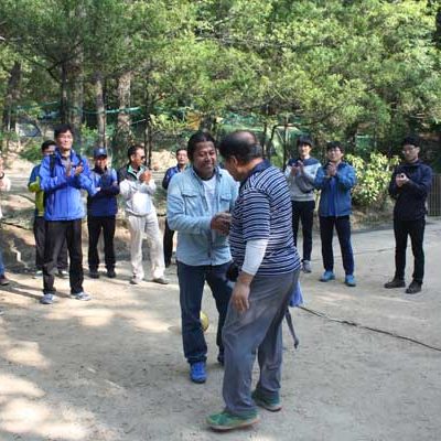 창립44주년기념행사—본사에서-10년이상-근무하고-귀국전-마지막-본사행사에-참석한-쇼닢과